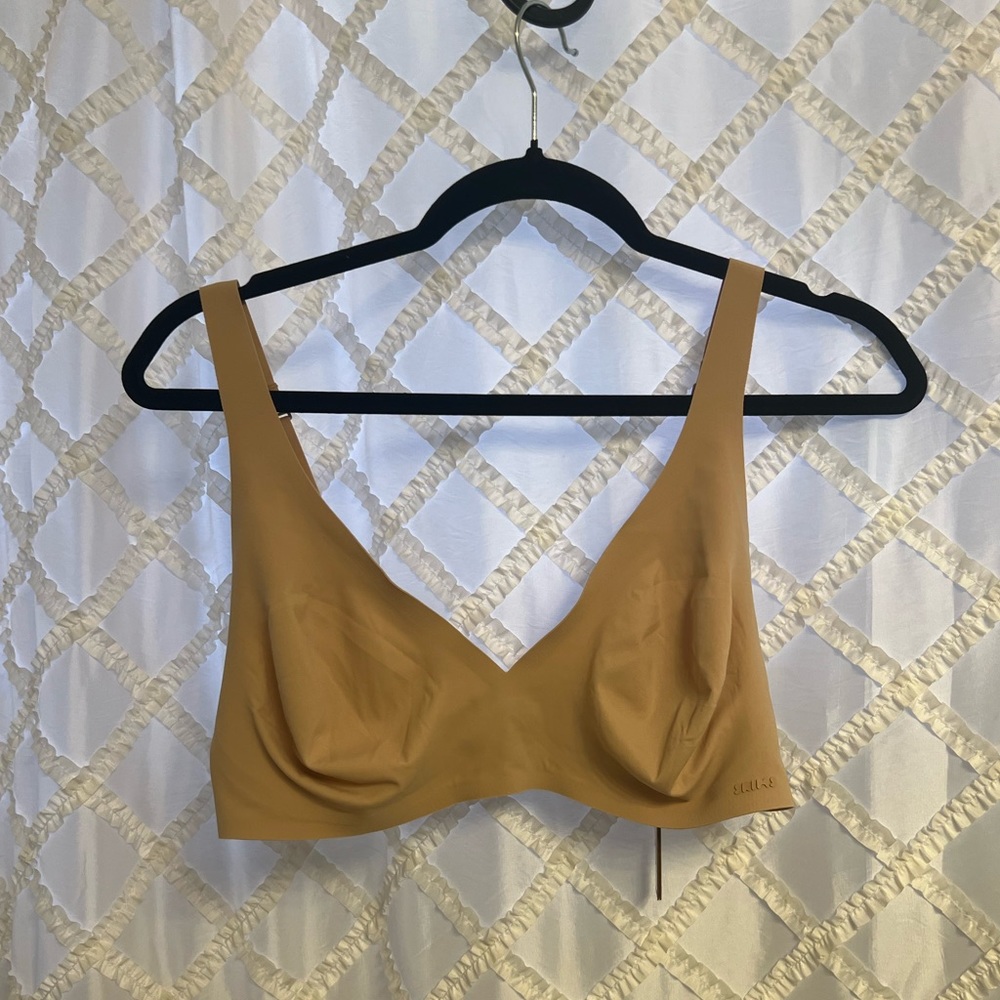 Skims Wireless Naked Plunge Bra - Mica - NWT